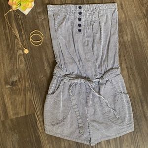 ☀️ Strapless summer striped romper